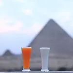 Pyramids Inn