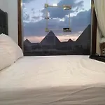 Pyramids Inn